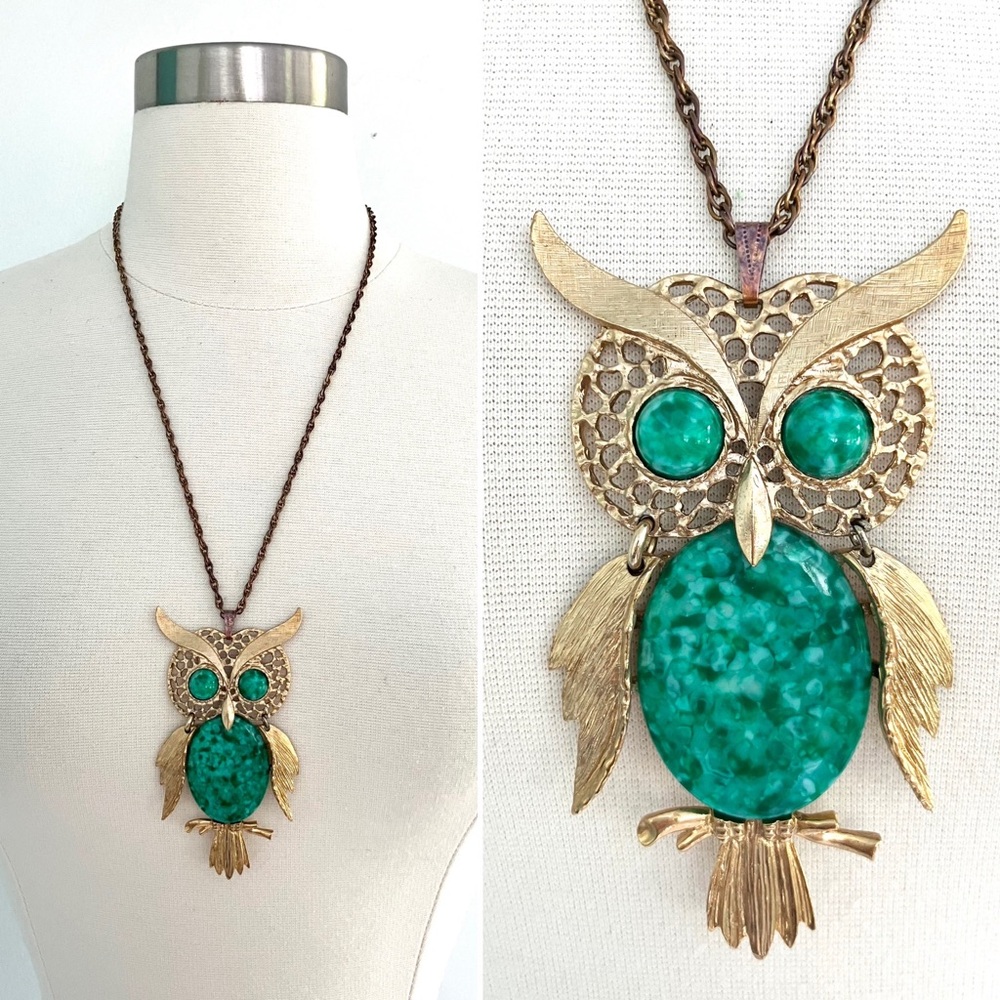 Vintage 60’s green & gold tone owl pendant statement necklace